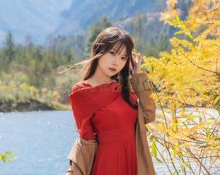一探香草喵露露的黑红内衣裙写真集，下载不容错过！