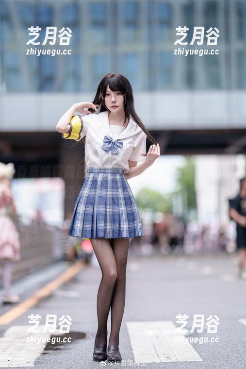 香草喵露露 香草喵露露最新美图,清纯气息油然而生,仿佛置身于梦幻的世界。