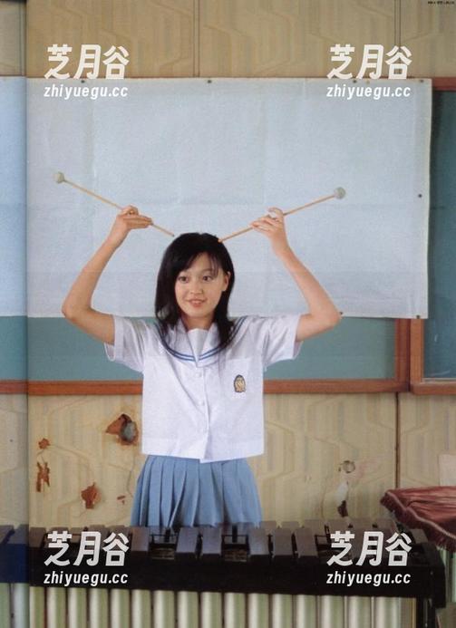 魅妍社-SISY思 魅妍社 - 黑色之美:SISY思坚持与众不同的高清照片艺术之旅
