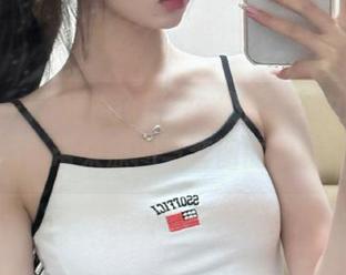 魅妍社 – “丽Yovi”在“皮衣”中的优雅瞬间，带来原图与套图的双重震撼