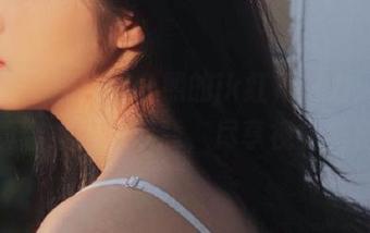 微密圈 – 探索黎允熙的jk红裙魅力：全新写真合集网盘下载，尽享视觉盛宴！
